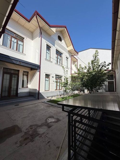 7-комнатный дом, 400 м²