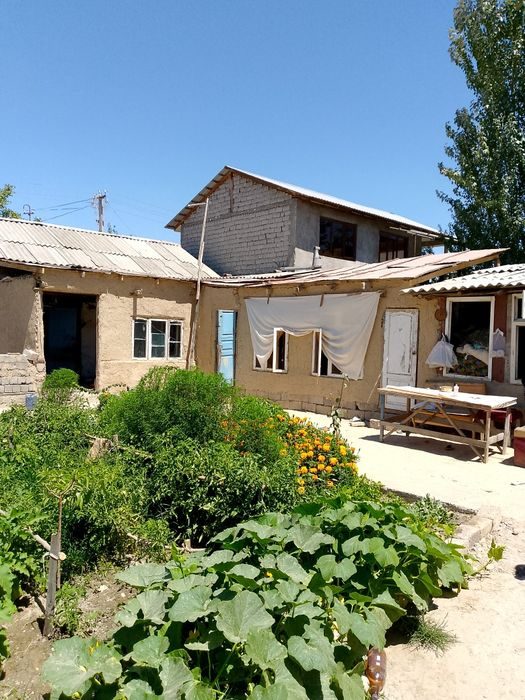 4-room dacha, 6 m², Паркент, for sale