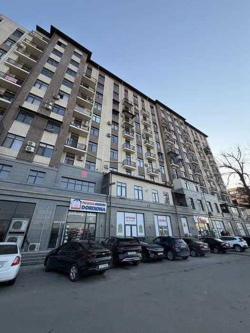 6-xonali kvartira, 180.5 m²