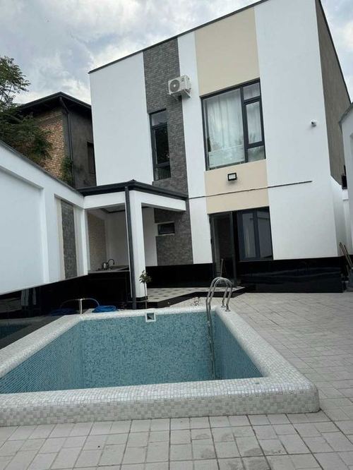 5-room house, 300 m²