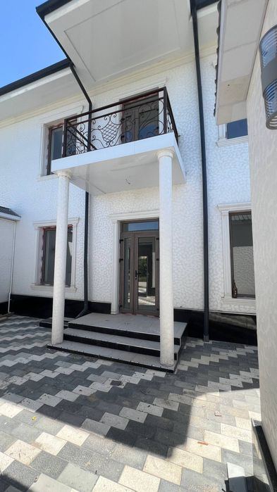 9-комнатный коттедж, 200 м²