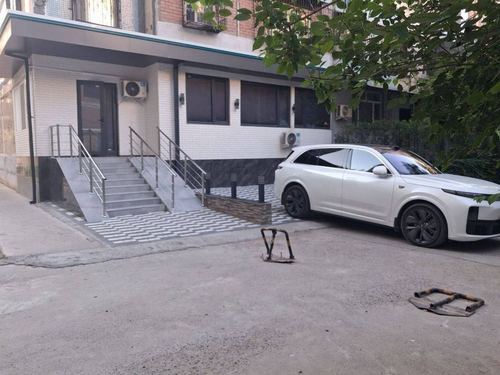Под бизнес!Паркентский базар! Внутри массива !64 м.кв, цена 91. 000 $
