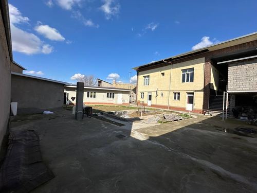 5-комнатный дом, 700 м²