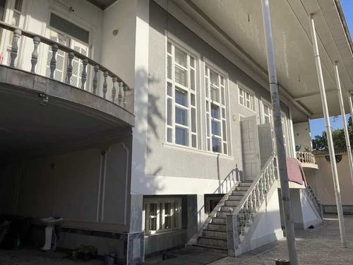 13-xonali uy, 800 m²