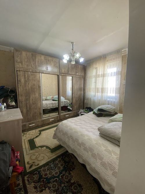 8-xonali kvartira, 70 m²