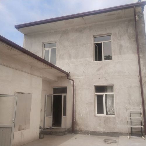 7-комнатный дом, 2.4 м²