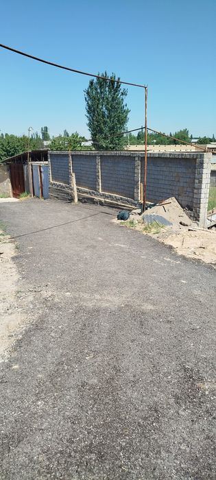 Эшонгузар. Ер сотилади 6 сотих (20*30), 2 томондан кўча бор