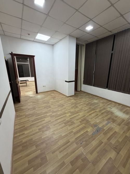 Сдается офис 45м2 на третьем этаже ориентир памятни гагарина -Владелец