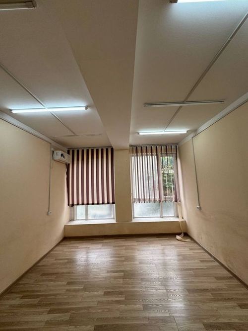 Аренда офис метро Мирзо Улугбек 1 этаж 15 и 17 кв м кондиционер Есть