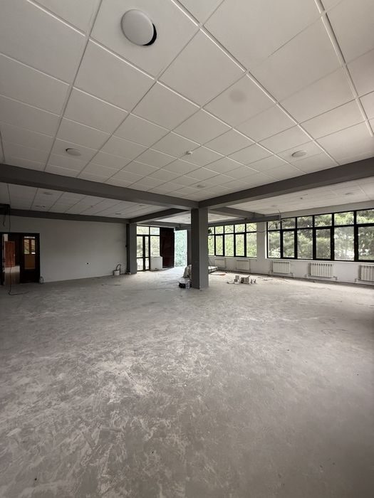 Сдаётся 120 м². Свободная планировка