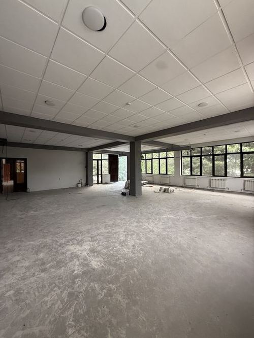 Сдаётся 120 м². Свободная планировка