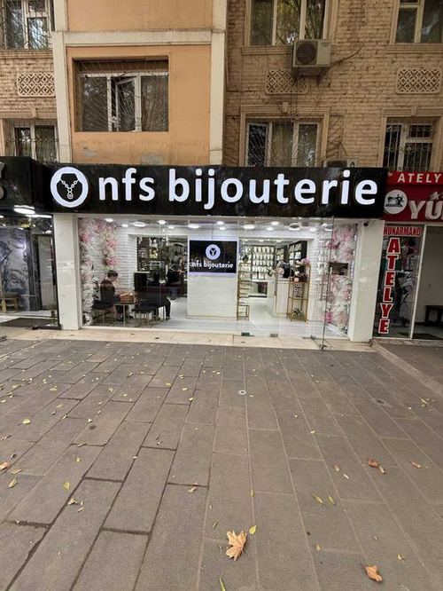 Noturar bino sotiladi