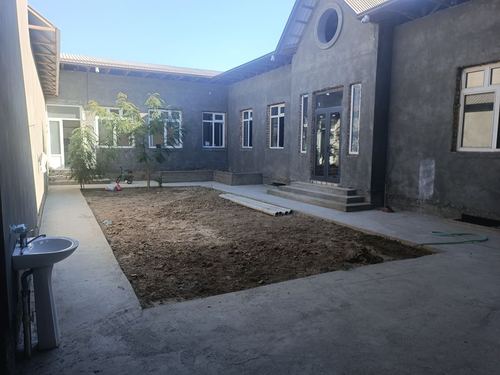 Zangiota Erkin MFY, epadromga yaqin joyda 3.50 sutugʻli hovli sotilad