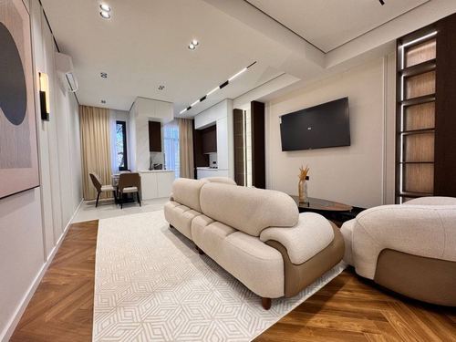 4-xonali kvartira, 180 m²