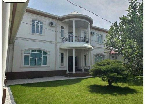 7-комнатный дом, 450 м²