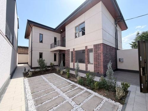 5-room house, 330 m²