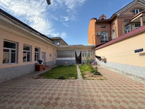 6-room house, 360 m²