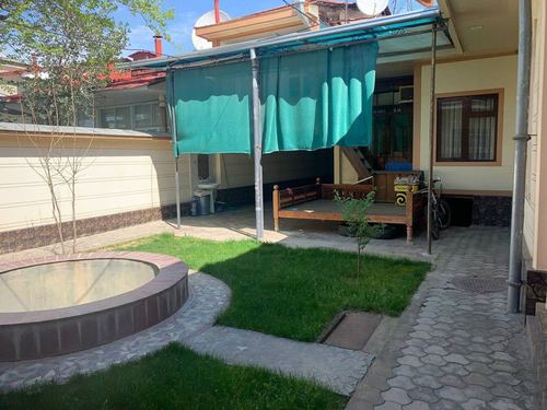 9-комнатный дом, 3.7 м²
