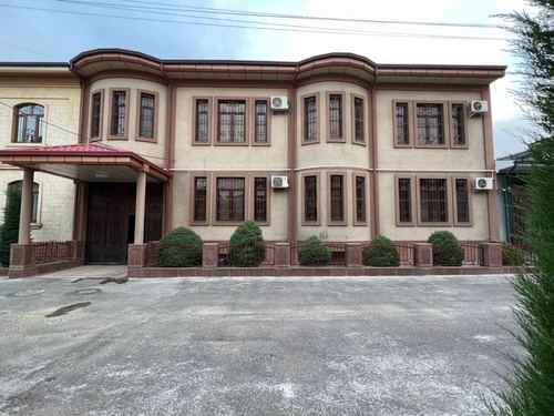 9-комнатный дом, 600 м²