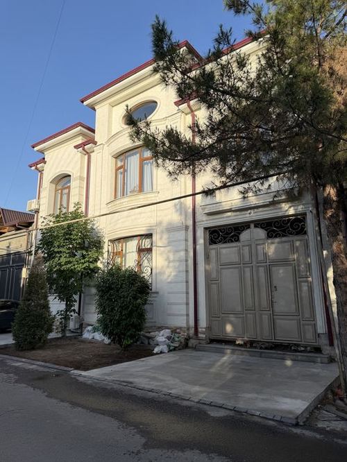 7-комнатный дом, 450 м²