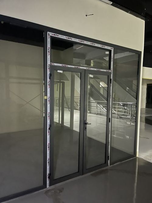 Stroymart ibn Sino gipermarket 3-qavat 1kvM 1412$ jami 17kv