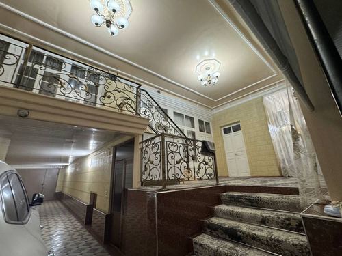 8-room house, 8 m²