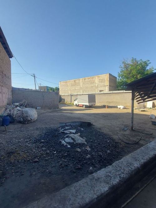 2-room house, 600 m²