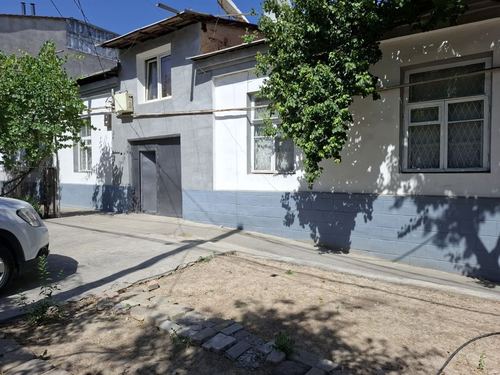 18-room house, 66 m²