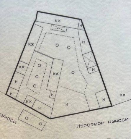 Продаётся отдельно стоящий здания вдоль центральной дороги