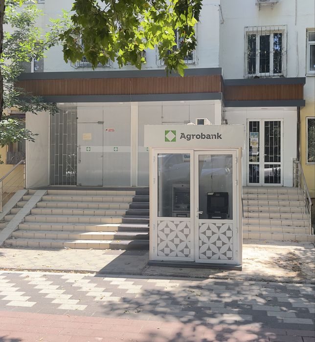 Арендага нотурар жой , 59 кв, парковка, решетка, ремонт қилинган