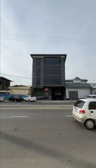 Сдается 1 этаж нежилого помещения вдоль дороги
