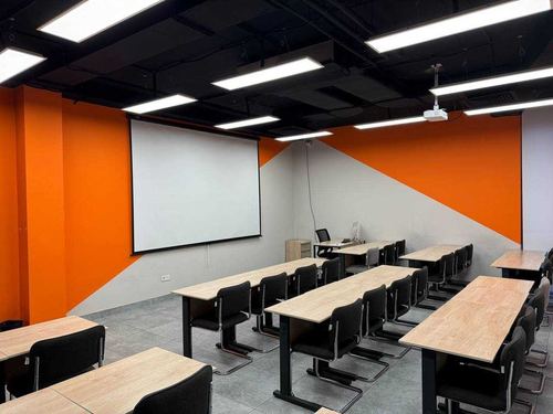 Seminar room — 30 kishigacha, proyektor, doska, Wi-Fi