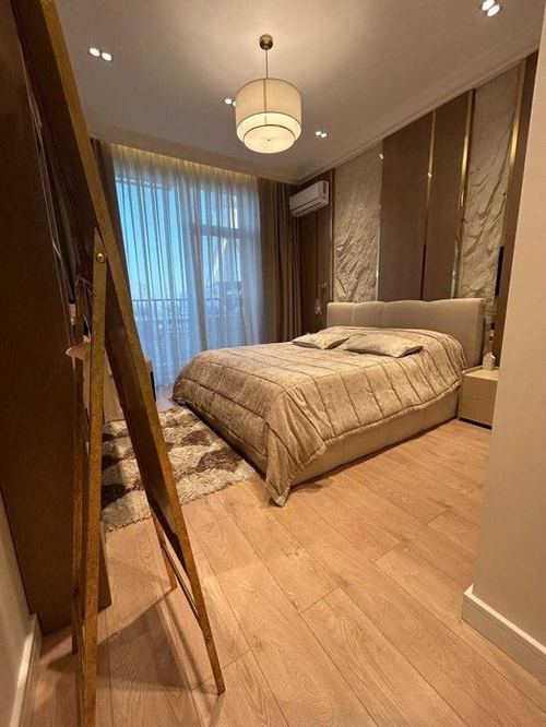 4-xonali kvartira, 130 m²