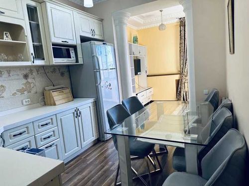 4-xonali kvartira, 135 m²