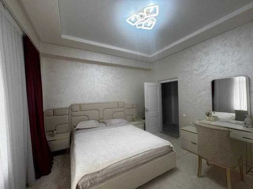 4-xonali kvartira, 130 m²