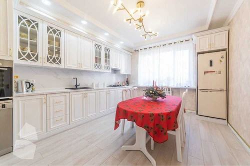 3-xonali kvartira, 130 m²