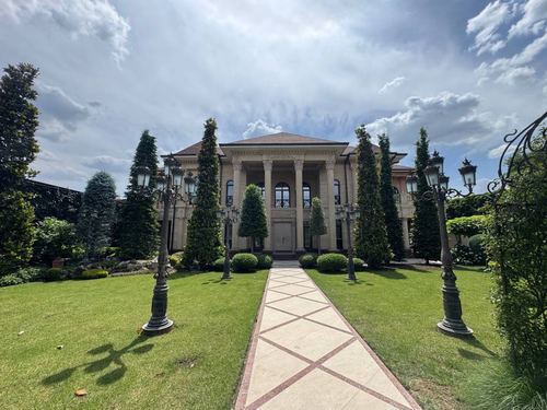 9-комнатный дом, 1600 м²