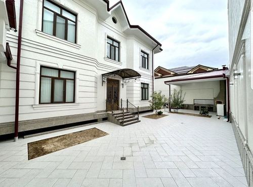 9-xonali uy, 600 m²