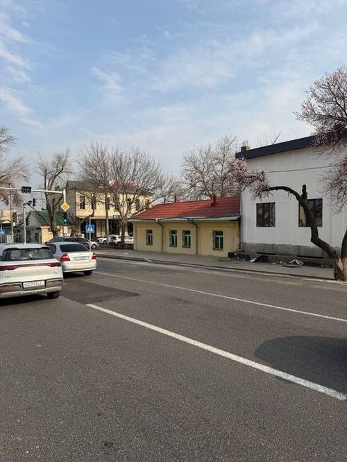 Бадамзар вдоль дороги 3,4 сотки ,Казы махалля