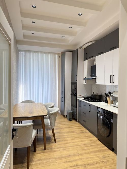 2-xonali kvartira, 90 m²