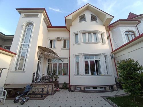 8-xonali uy, 700 m²