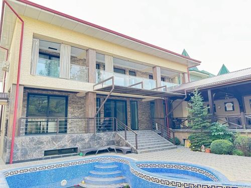 7-комнатный дом, 800 м²