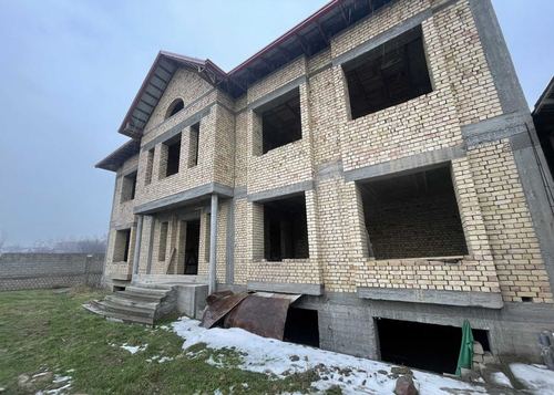 8-комнатный дом, 600 м²