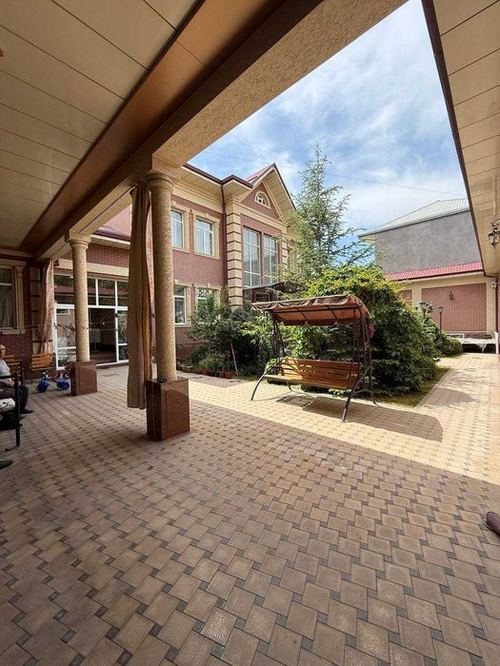 6-комнатный дом, 600 м²