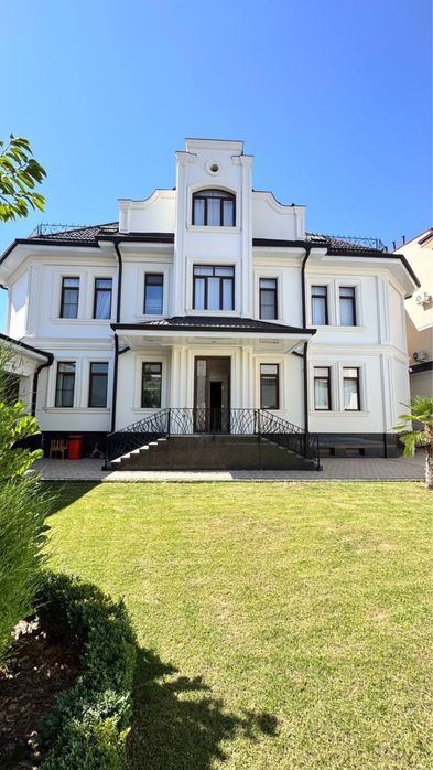 7-room house, 1600 m²