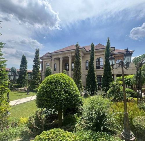 9-комнатный дом, 1200 м²