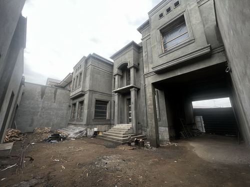 9-комнатный дом, 600 м²