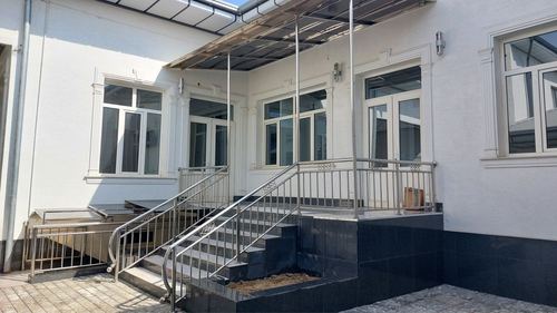 8-комнатный дом, 3.1 м²