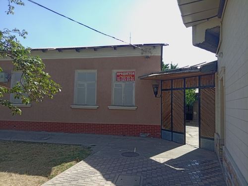 Срочно! Продается дом с участком 4,8 сотки в Юнусабаде (Чинобод)

?