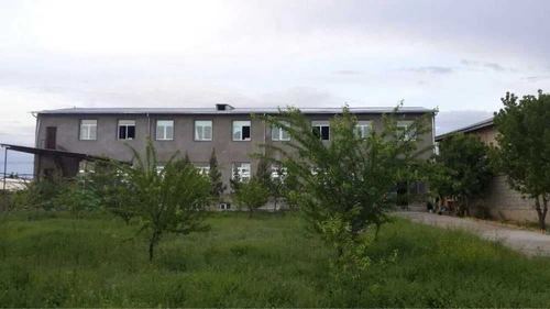 Продается отдельно стоящее здание. 20 соток.